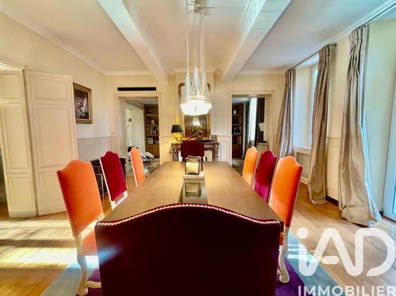 Maison - 411 m² - 11 pièces