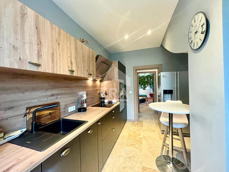 Maison - 186 m² - 6 pièces