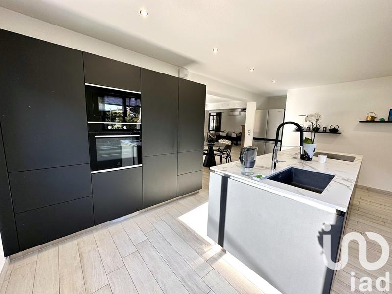 Maison - 283 m² - 8 pièces