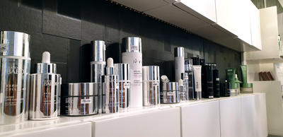 Ana &amp; Delphi Beaute