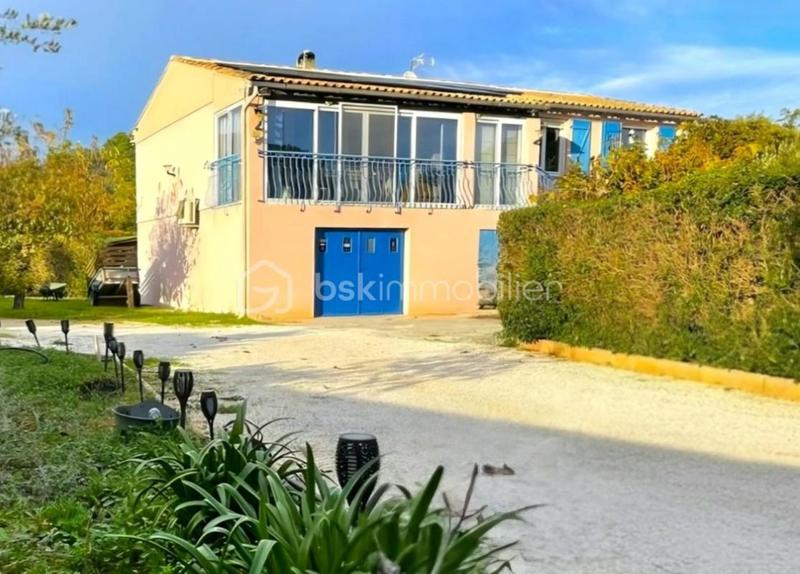 Maison traditionnelle - 140 m² - 6 pièces