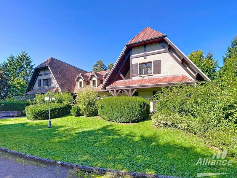 Propriété - 455 m² - 10 pièces