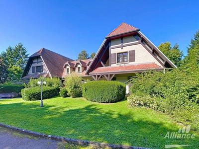 Propriété - 455 m² - 10 pièces