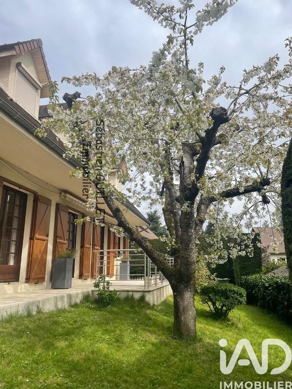 Maison - 248 m² - 12 pièces