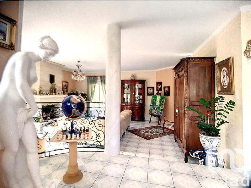 Maison - 224 m² - 9 pièces