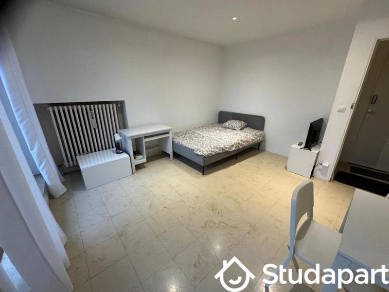 Chambre - 9 m² - 1 pièce