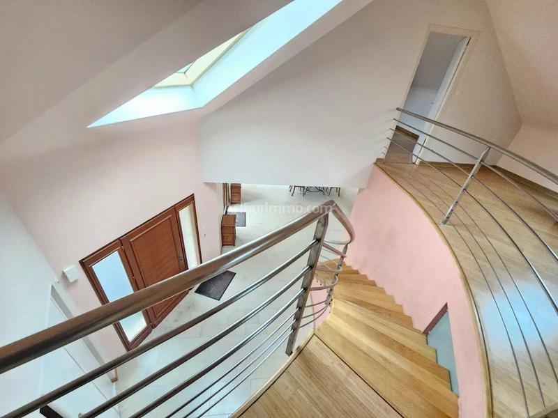 Maison - 210 m² - 5 pièces
