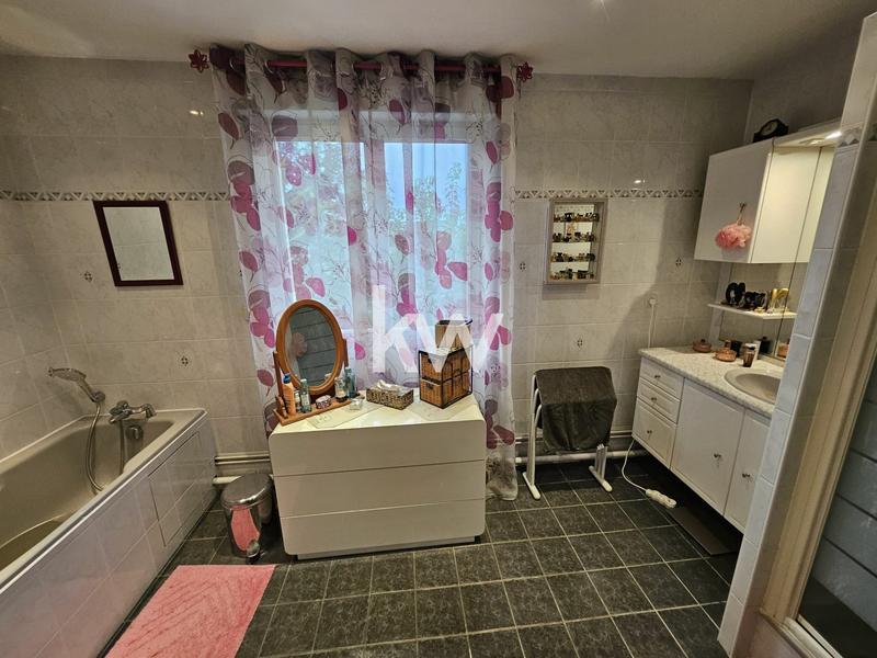 Maison - 278 m² - 6 pièces