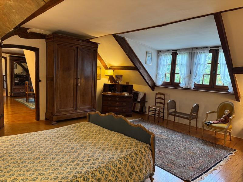 Maison ancienne - 303 m² - 8 pièces