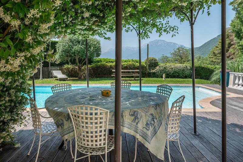 Maison - 335 m² - 8 pièces