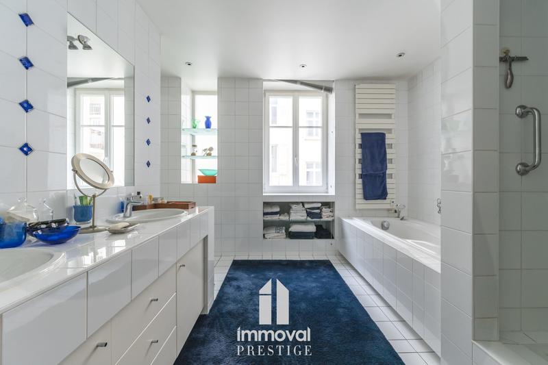 Appartement - 224 m² - 7 pièces