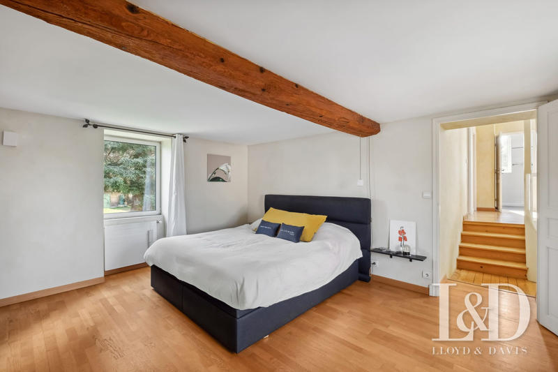 Maison - 280 m² - 9 pièces