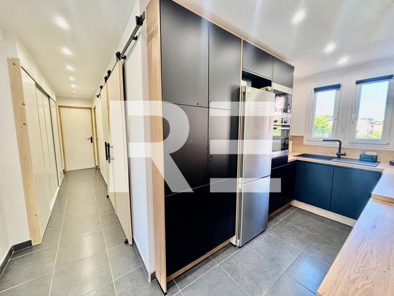 Appartement - 80 m² - 4 pièces