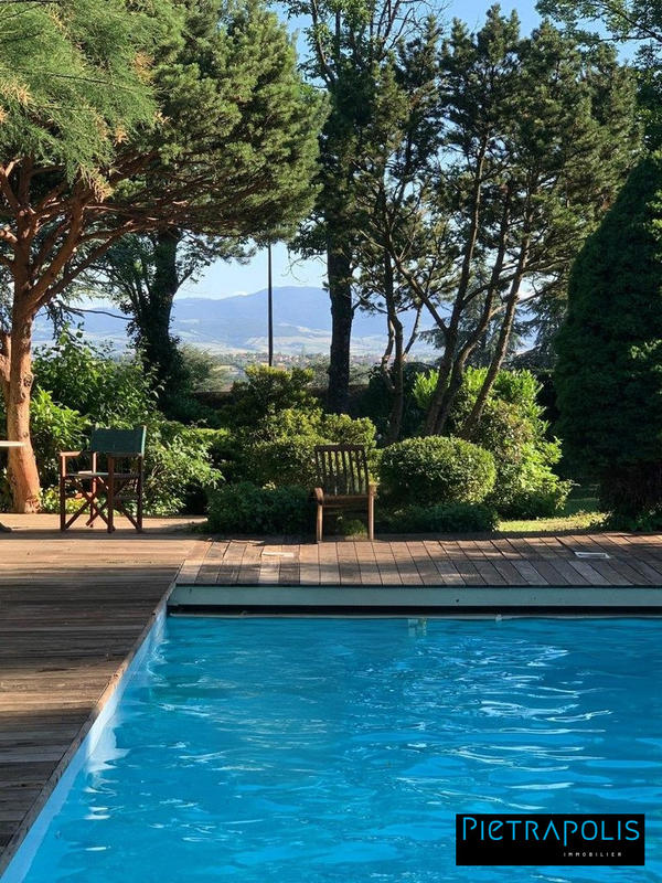 Maison - 200 m² - 7 pièces