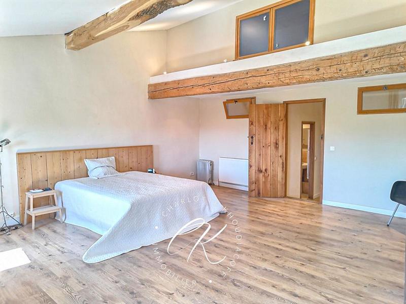 Maison - 205 m² - 7 pièces