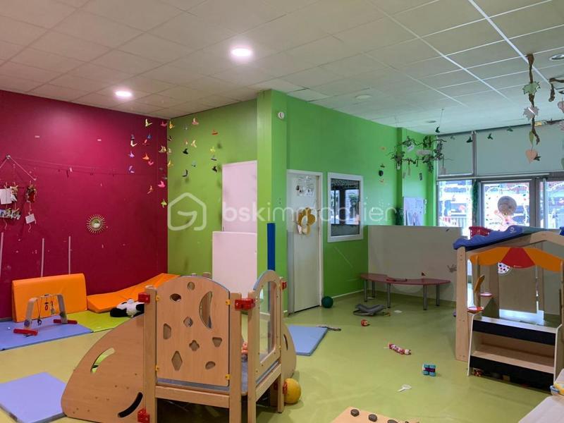 Local commercial - 210 m² - 6 pièces