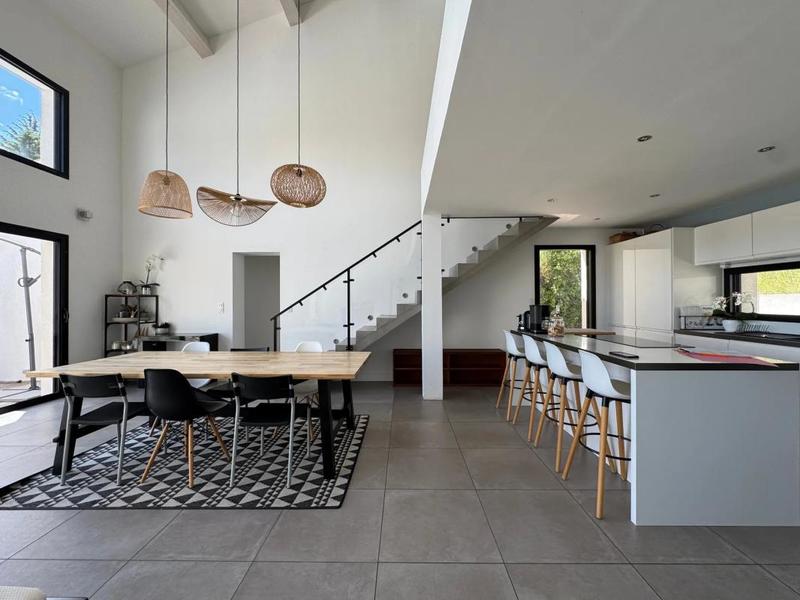 Maison - 187 m² - 7 pièces