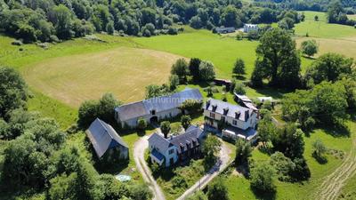 Maison - 326 m² - 15 pièces