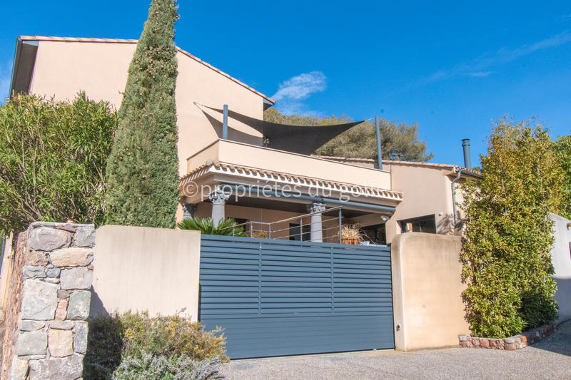 Maison - 210 m² - 9 pièces