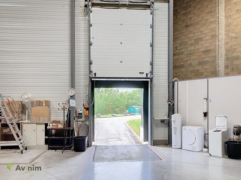 Local commercial - 2 735 m²