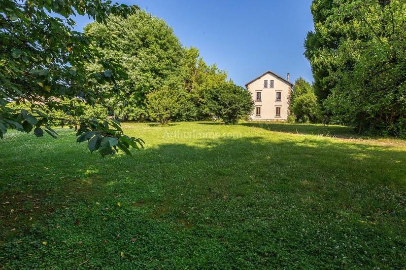 Maison - 210 m² - 8 pièces