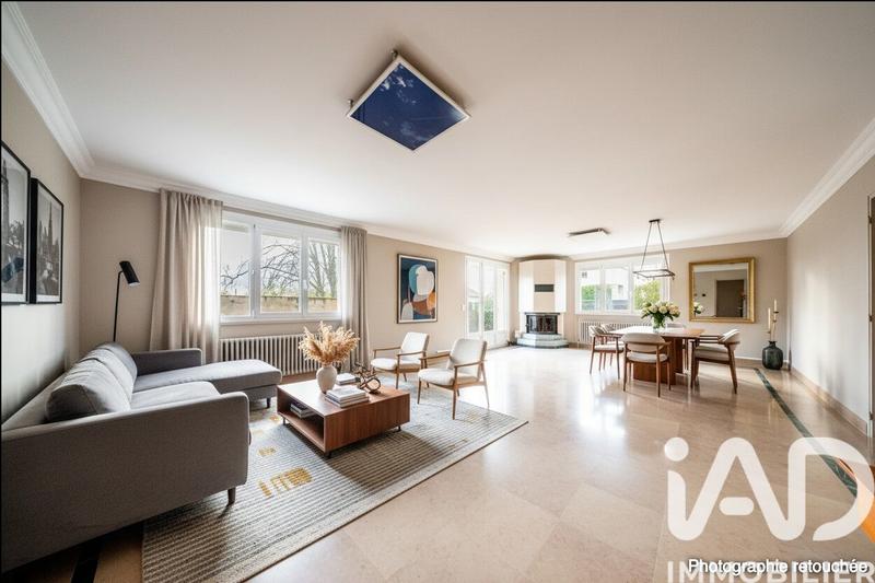 Maison - 221 m² - 7 pièces