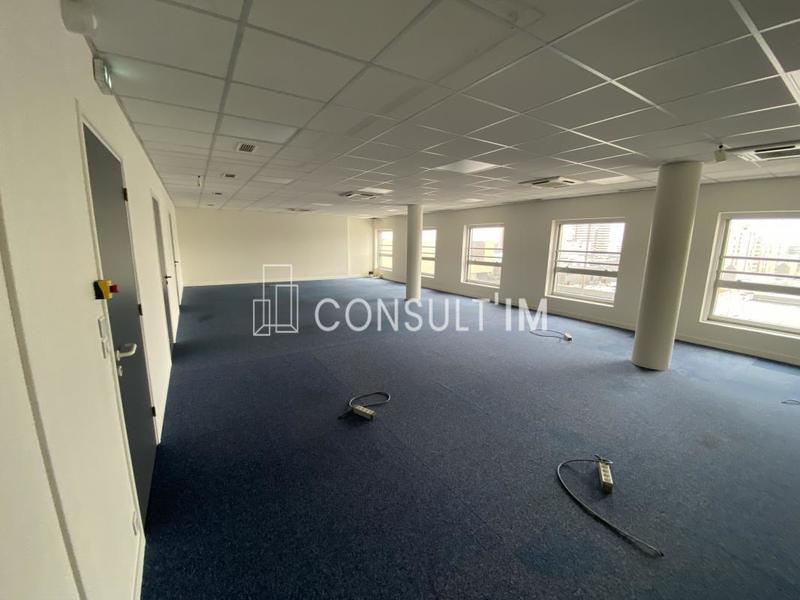 Bureau - 1 028 m²