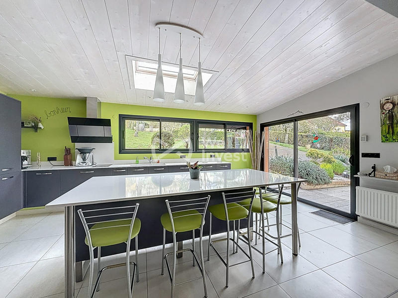 Maison - 215 m² - 7 pièces