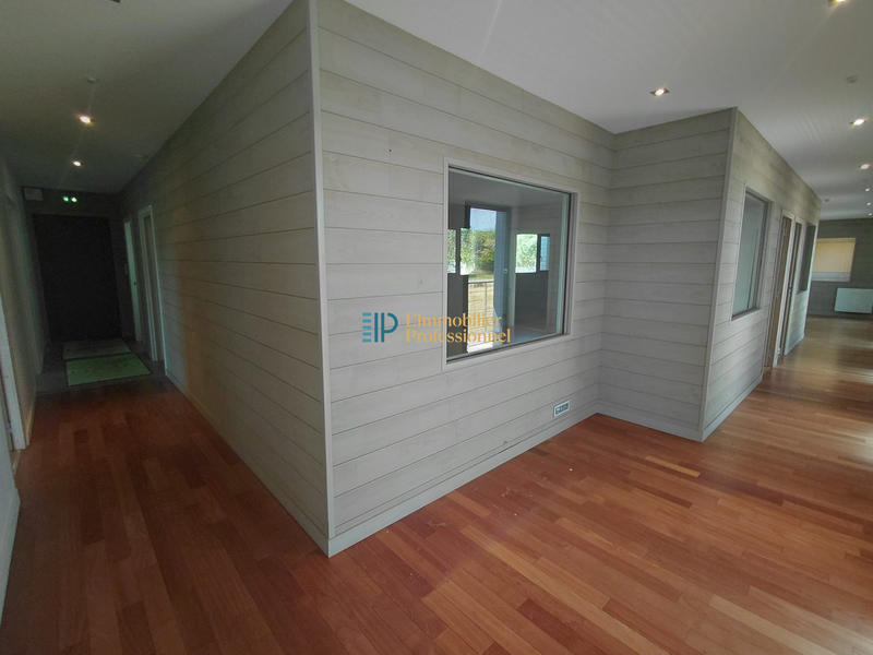 Local d'activités - 867 m²