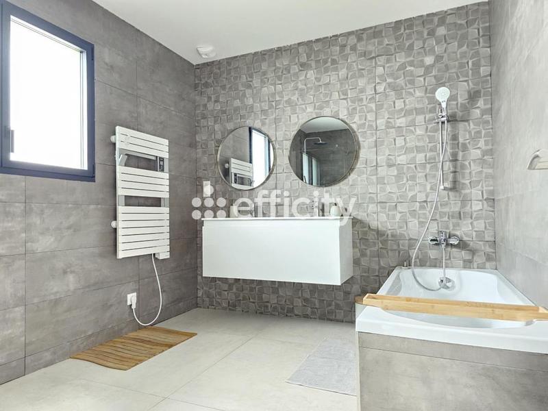 Maison - 138 m² - 5 pièces