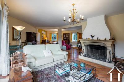 Maison - 236 m² - 8 pièces