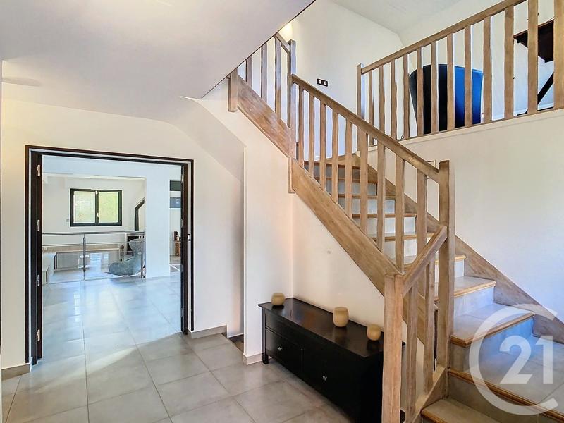 Maison - 243 m² - 9 pièces