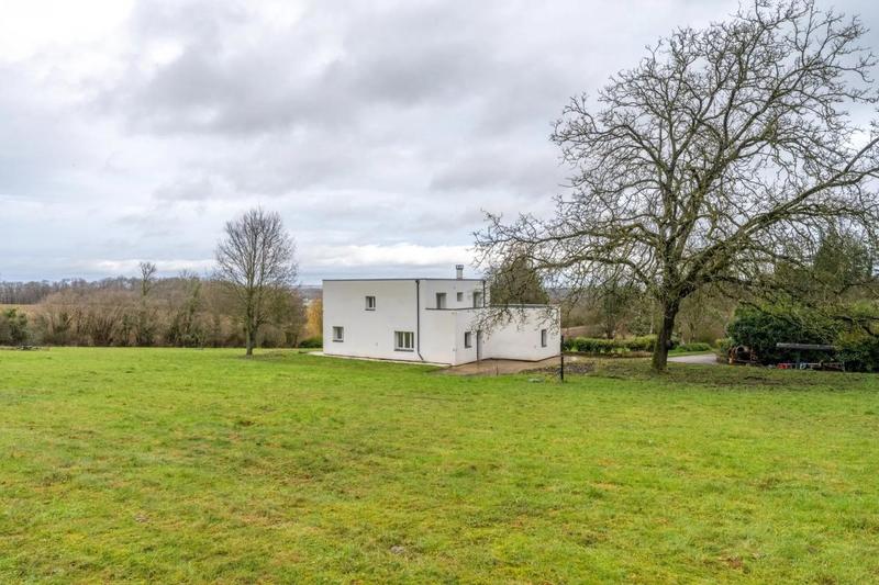 Demeure - 195 m² - 8 pièces