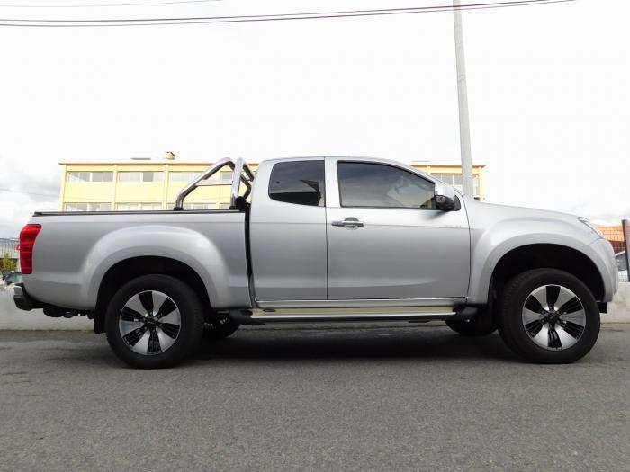 Isuzu d-max 2.5 Td 163 Space Solar Plus a/C 4x4 Automatic