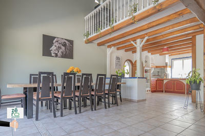 Maison - 280 m² - 9 pièces