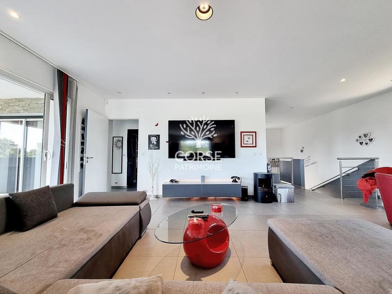 Villa - 215 m² - 9 pièces