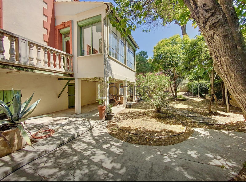 Maison - 207 m² - 8 pièces