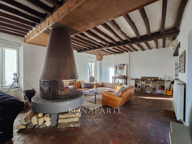 Maison - 285 m² - 9 pièces