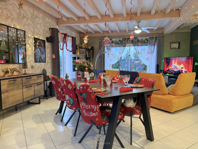 Maison - 239 m² - 9 pièces