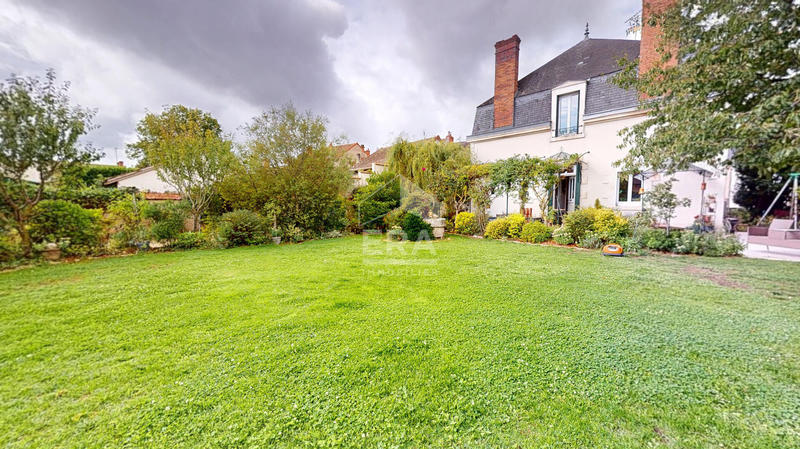 Demeure - 228 m² - 9 pièces