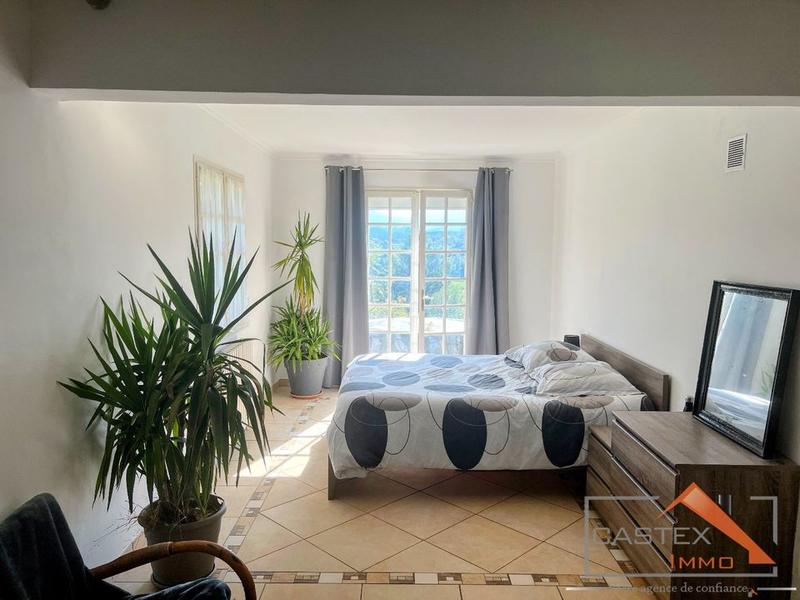 Maison - 179 m² - 6 pièces