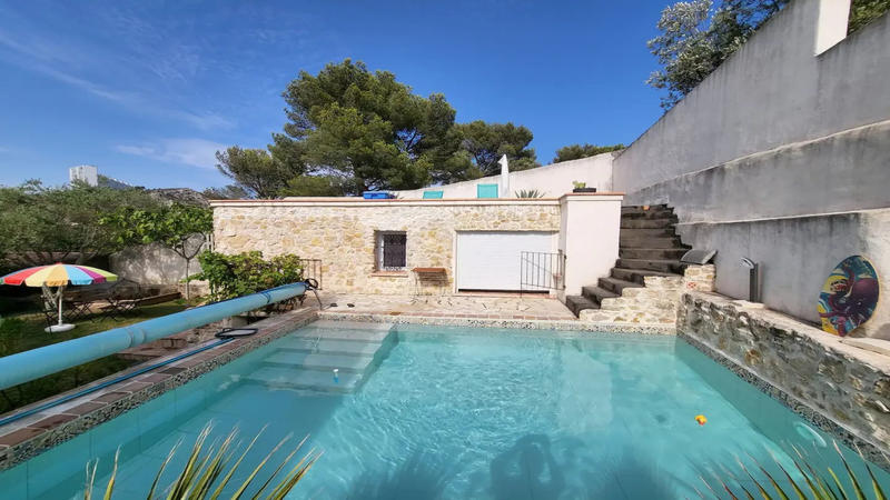 Maison - 250 m² - 9 pièces