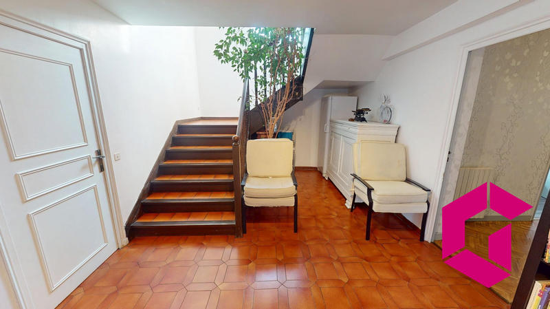 Maison traditionnelle - 243 m² - 5 pièces