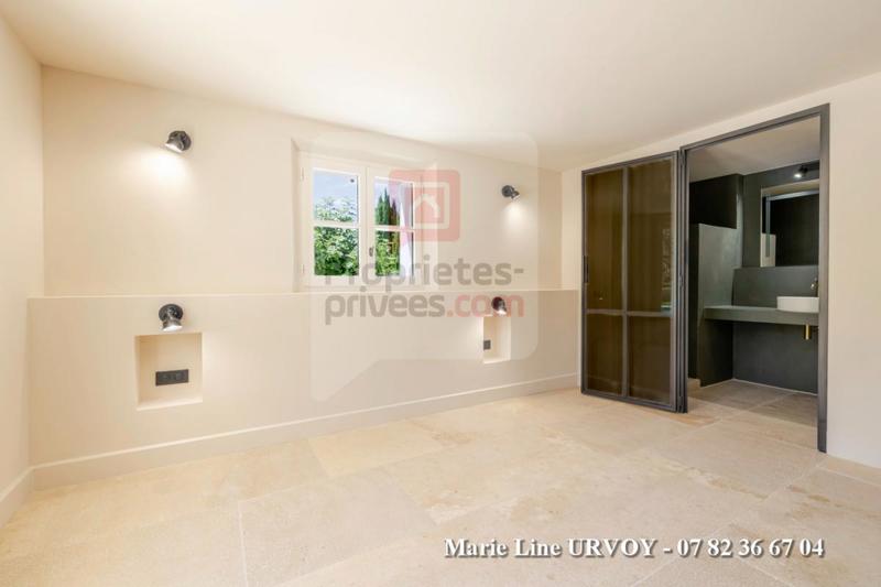 Maison - 300 m² - 8 pièces