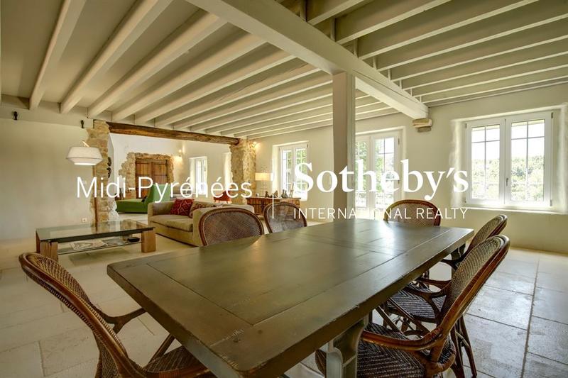 Maison - 625 m² - 17 pièces