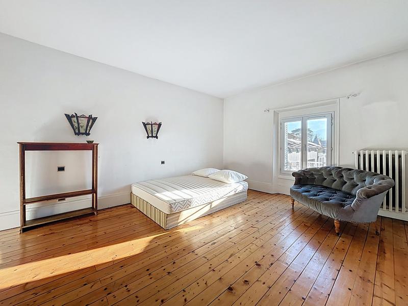 Maison - 261 m² - 8 pièces