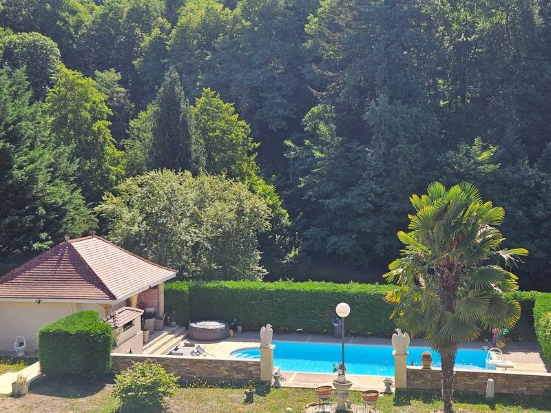 Maison - 287 m² - 10 pièces