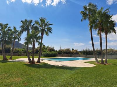 Maison - 380 m² - 8 pièces