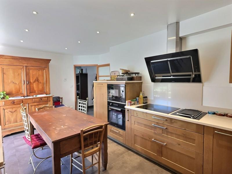 Maison - 212 m² - 5 pièces