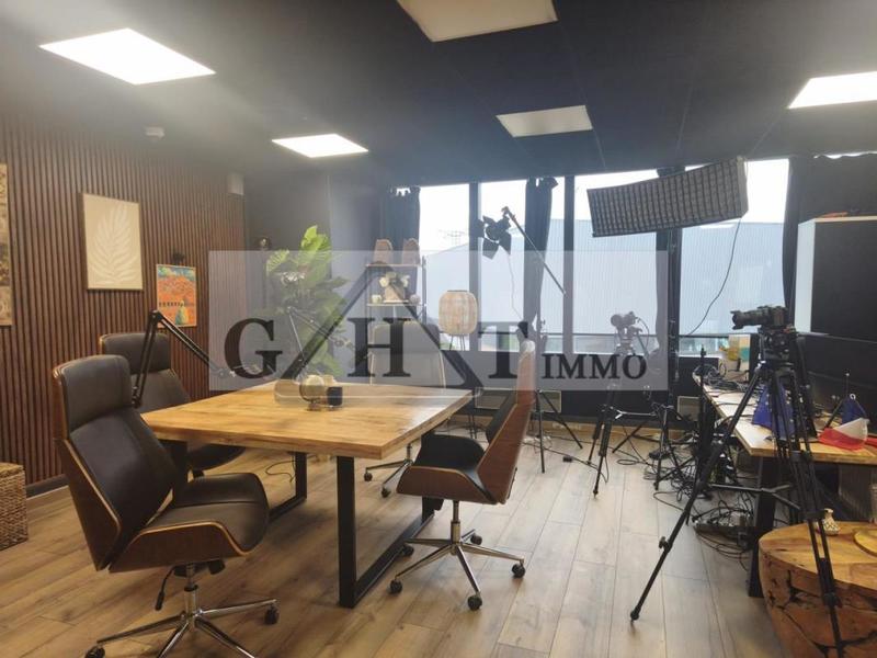 Entrepôt - 2 850 m²